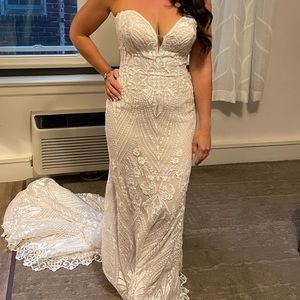 Wedding Dress, professionally cleaned worn once!